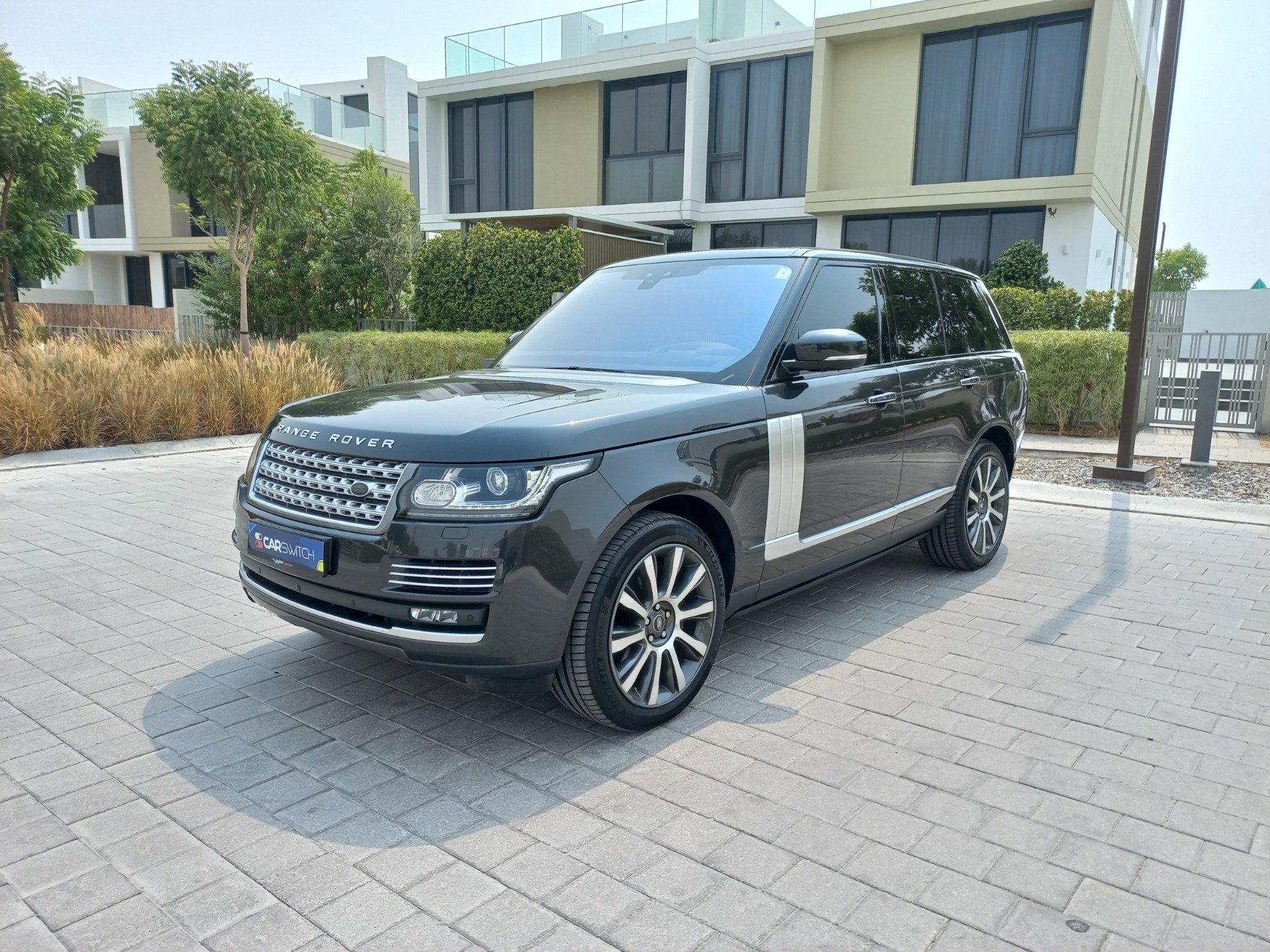 Used 2017 Range Rover Vogue SE for sale in Dubai